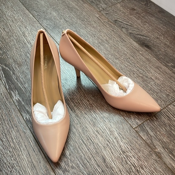NIB Michael Kors Leather MK Flex Mid Pump - Picture 1 of 9